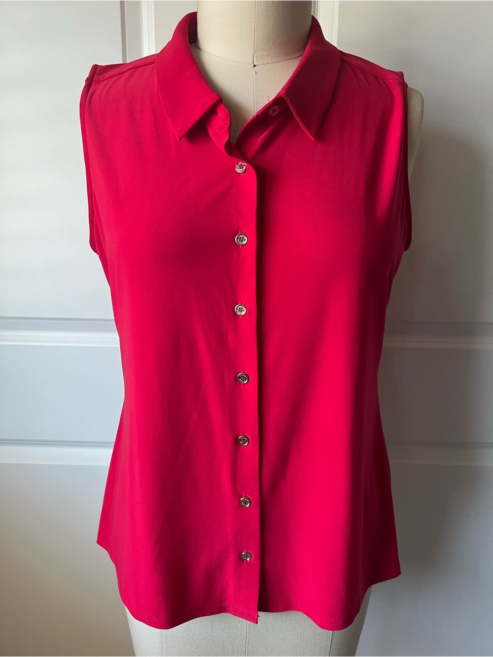 Tommy Hilfiger Sleeveless Button-Down Top in Vibrant Red